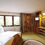 Apartamento Familien-appartement Schwarzwald Bei Freiburg Mit Bis Zu 4 Schlafzimmern *