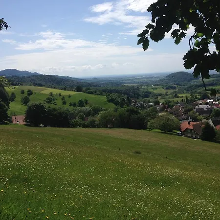 Familien-Appartement Schwarzwald Bei Freiburg Mit Bis Zu 4 Schlafzimmern شقة