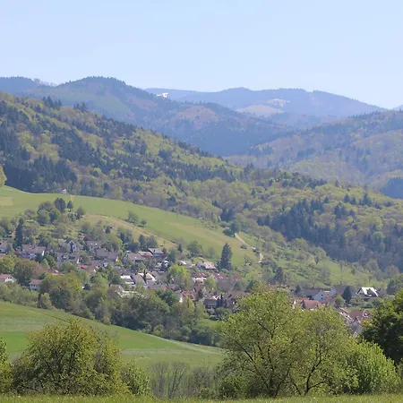 Familien-Appartement Schwarzwald Bei Freiburg Mit Bis Zu 4 Schlafzimmern شقة